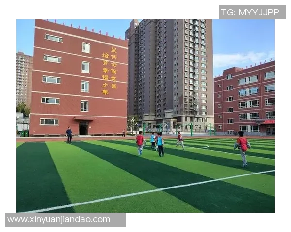 学生足球队团结拼搏展现青春风采助力校园文化建设与发展